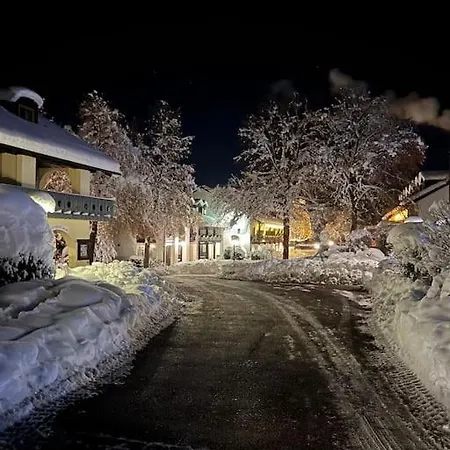 Wundervolle Mit Bademantelzugang Zur Therme *